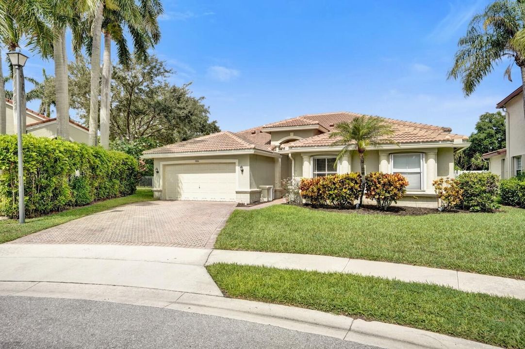 5886 Bay Hill Cir - 63