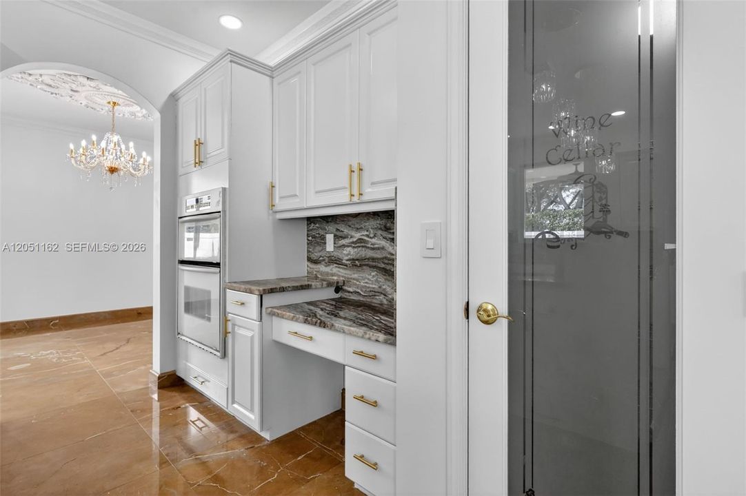 For Sale: $999,999 (5 beds, 2 baths, 3184 Square Feet)