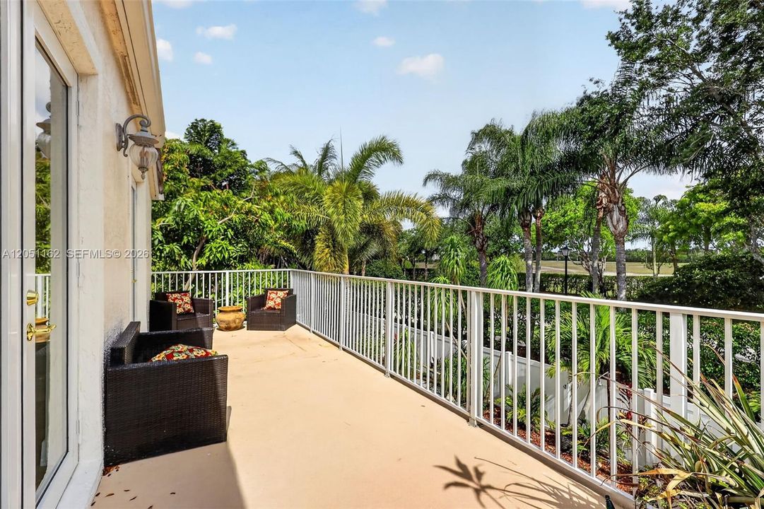 For Sale: $999,999 (5 beds, 2 baths, 3184 Square Feet)