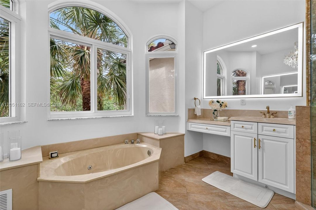 For Sale: $999,999 (5 beds, 2 baths, 3184 Square Feet)