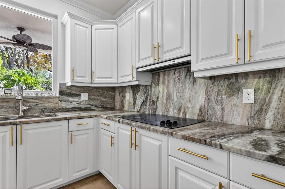 For Sale: $999,999 (5 beds, 2 baths, 3184 Square Feet)