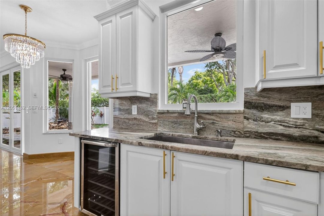 For Sale: $999,999 (5 beds, 2 baths, 3184 Square Feet)