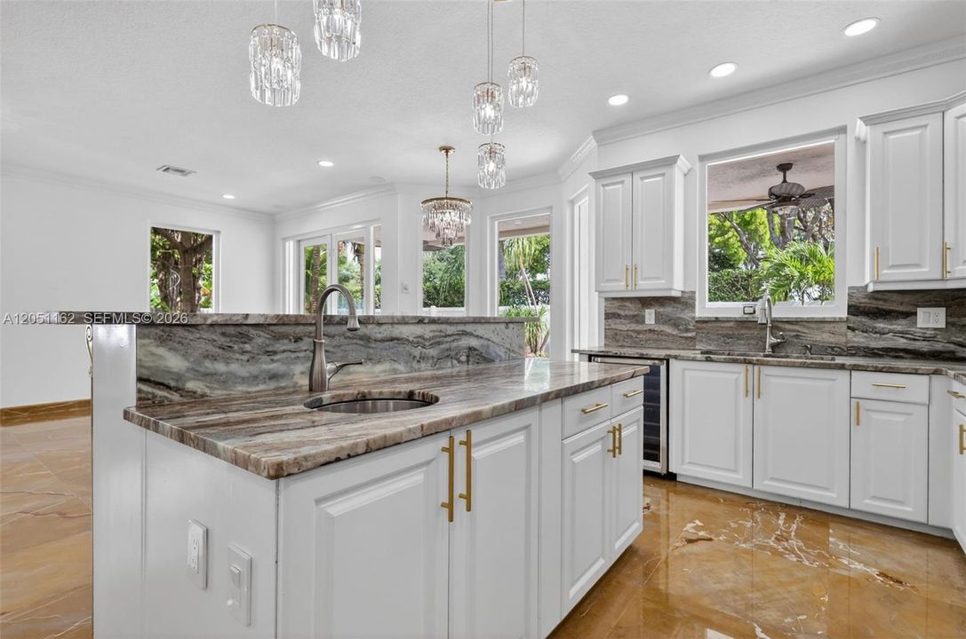 For Sale: $999,999 (5 beds, 2 baths, 3184 Square Feet)