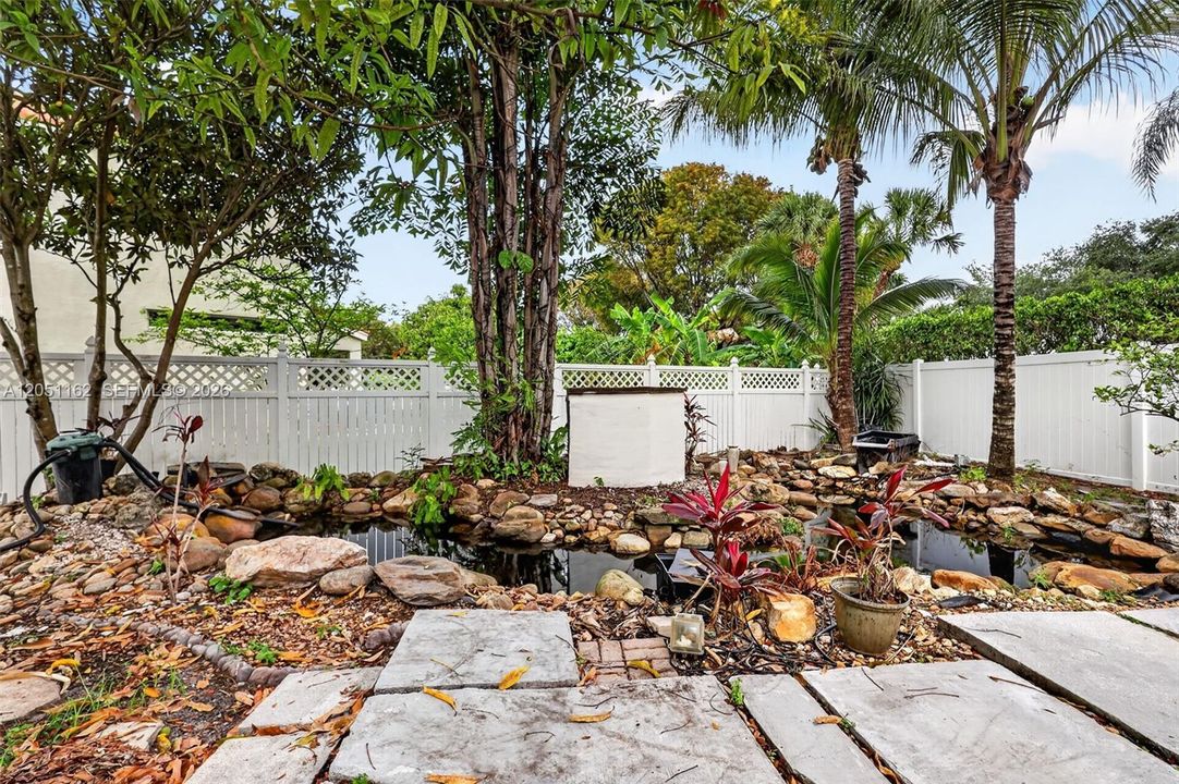 For Sale: $999,999 (5 beds, 2 baths, 3184 Square Feet)