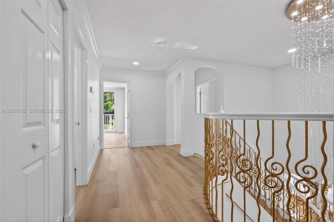 For Sale: $999,999 (5 beds, 2 baths, 3184 Square Feet)