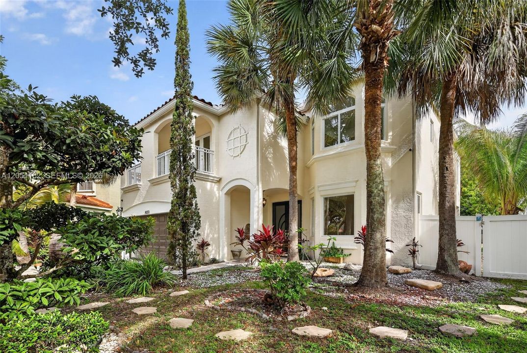 For Sale: $999,999 (5 beds, 2 baths, 3184 Square Feet)