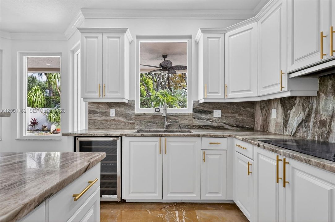 For Sale: $999,999 (5 beds, 2 baths, 3184 Square Feet)