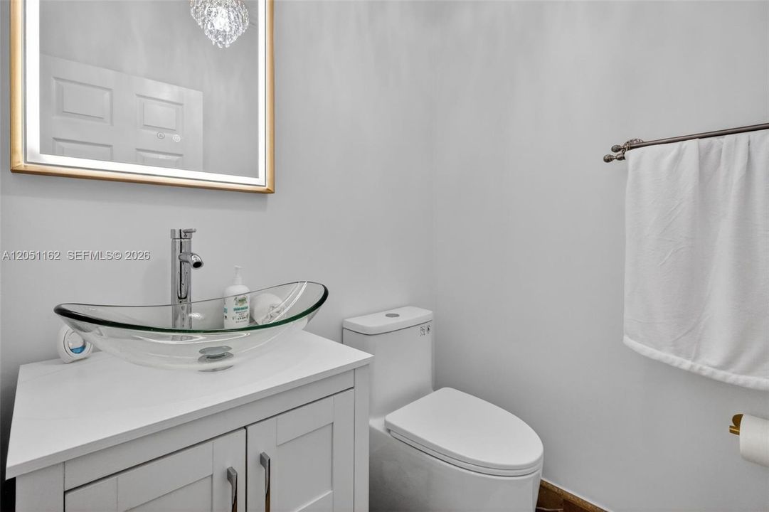 For Sale: $999,999 (5 beds, 2 baths, 3184 Square Feet)