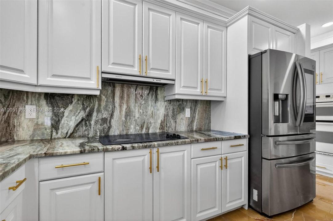 For Sale: $999,999 (5 beds, 2 baths, 3184 Square Feet)