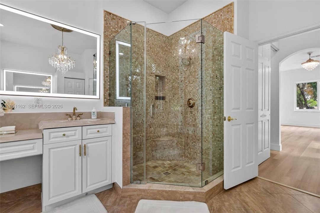 For Sale: $999,999 (5 beds, 2 baths, 3184 Square Feet)