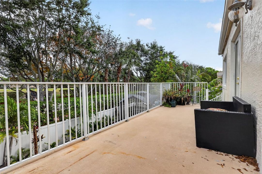 For Sale: $999,999 (5 beds, 2 baths, 3184 Square Feet)