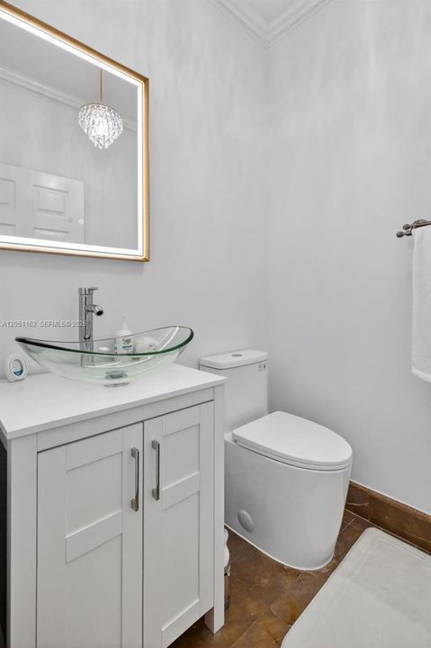 For Sale: $999,999 (5 beds, 2 baths, 3184 Square Feet)