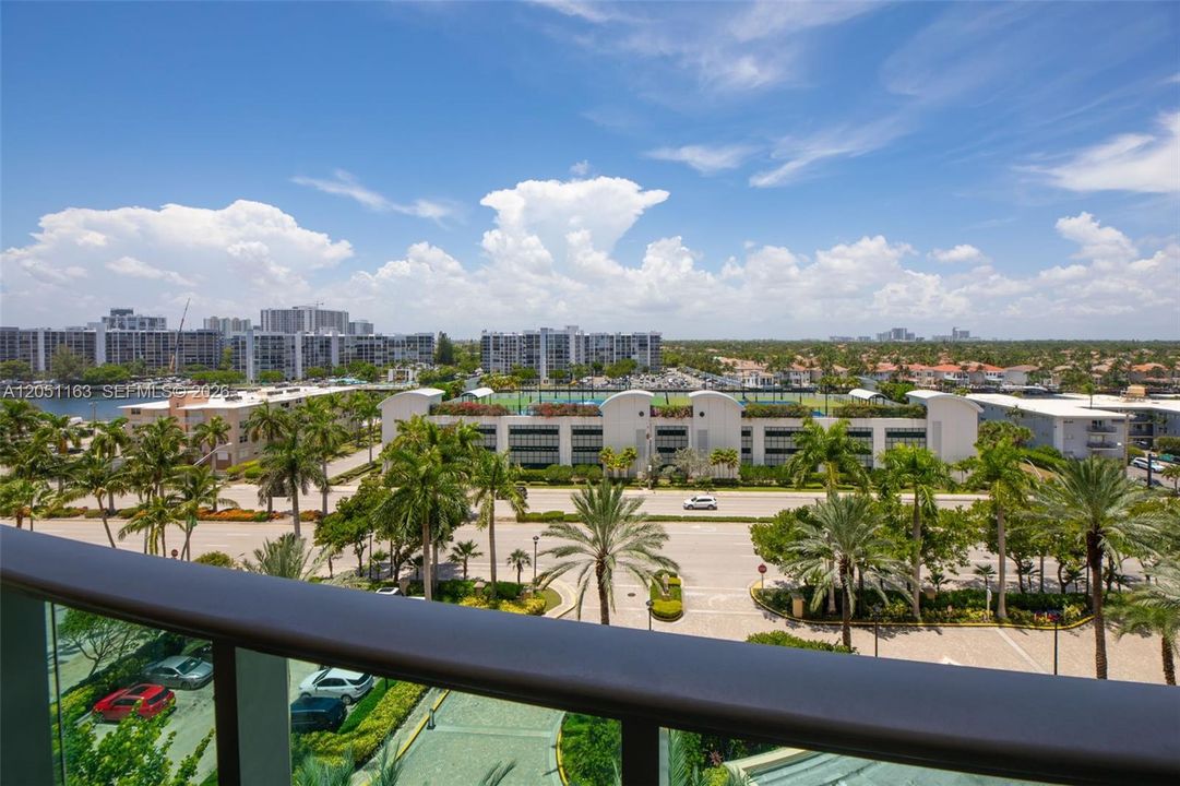For Sale: $399,500 (1 beds, 1 baths, 835 Square Feet)