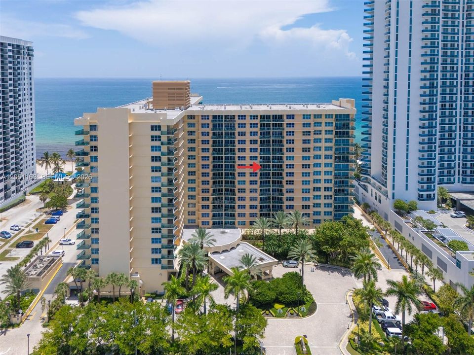 For Sale: $399,500 (1 beds, 1 baths, 835 Square Feet)