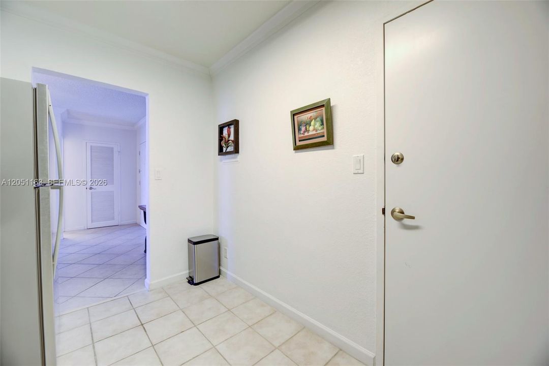 For Sale: $399,500 (1 beds, 1 baths, 835 Square Feet)