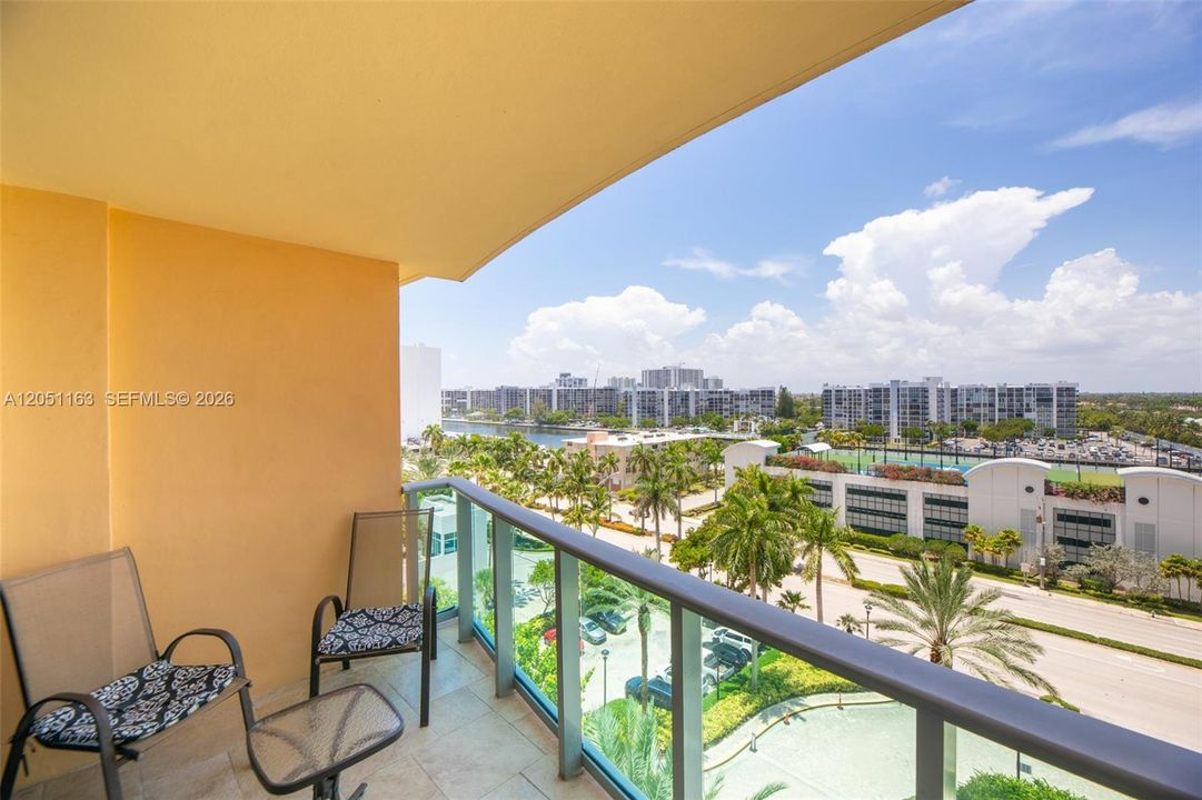 For Sale: $399,500 (1 beds, 1 baths, 835 Square Feet)