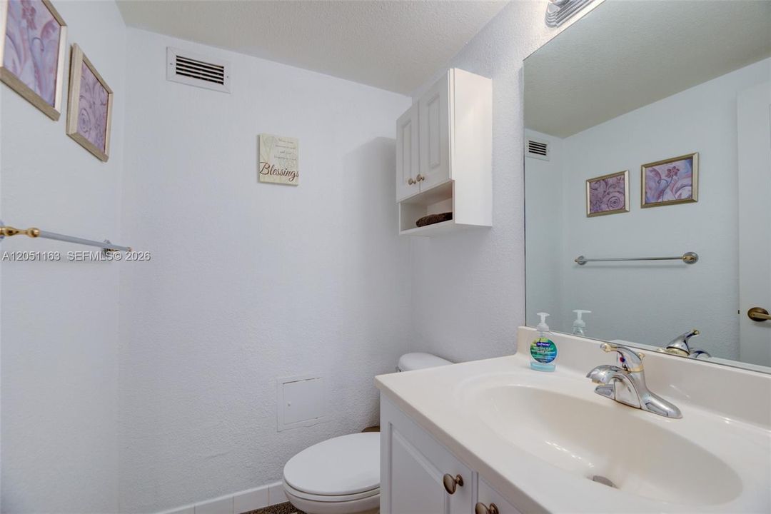 For Sale: $399,500 (1 beds, 1 baths, 835 Square Feet)