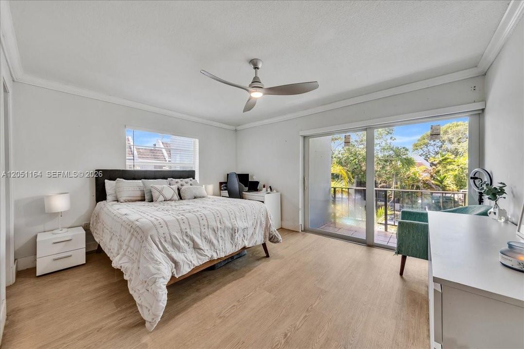 For Sale: $330,000 (2 beds, 2 baths, 1010 Square Feet)
