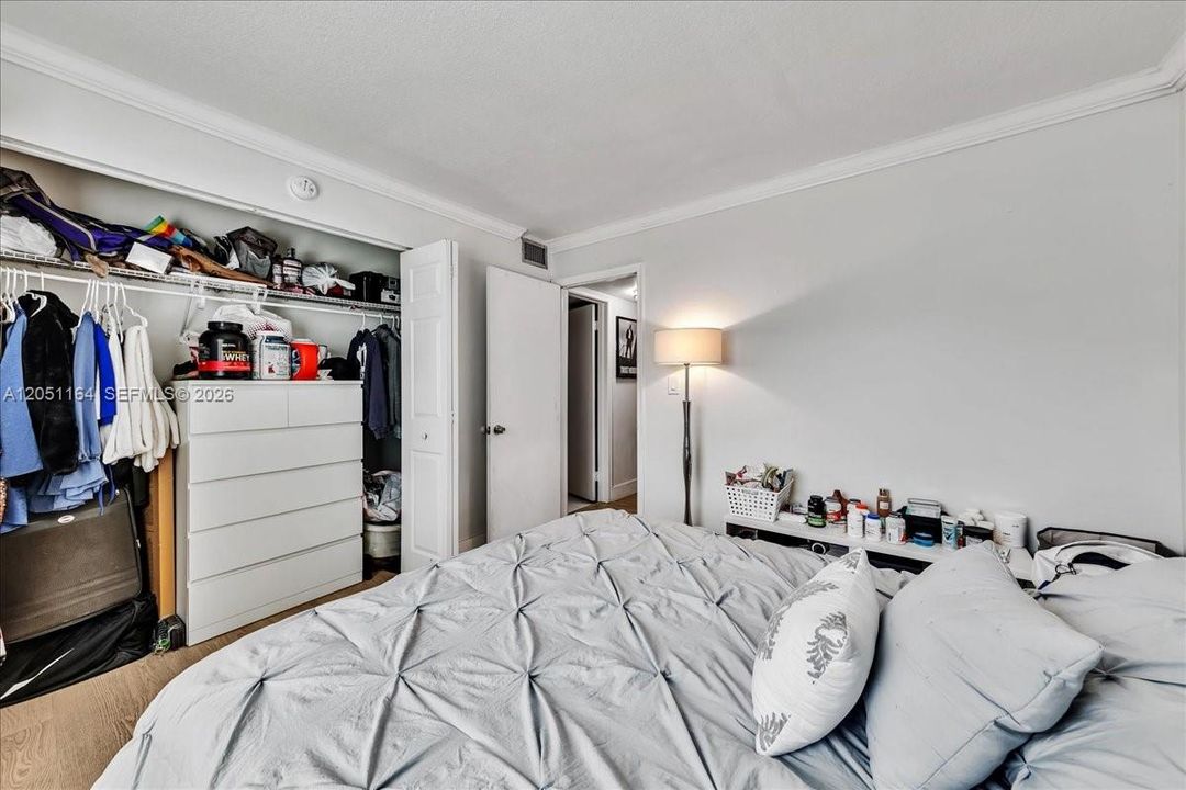 For Sale: $330,000 (2 beds, 2 baths, 1010 Square Feet)