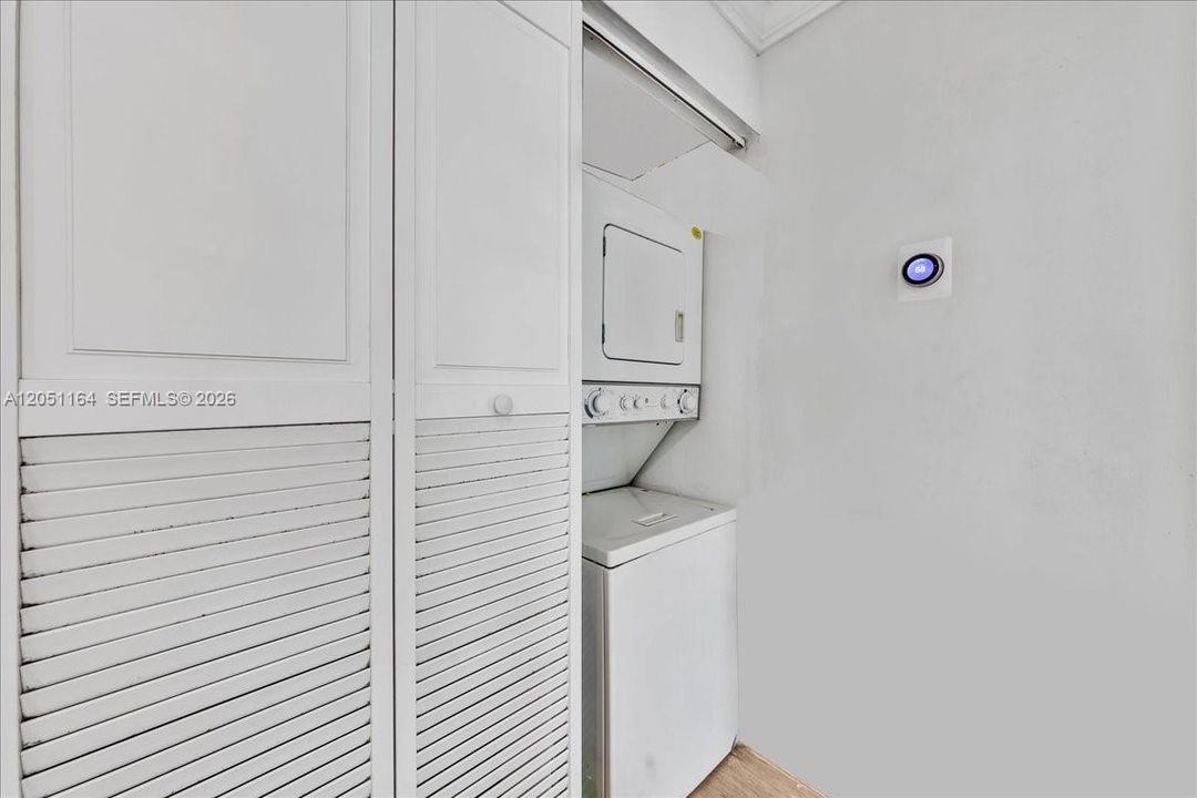 For Sale: $330,000 (2 beds, 2 baths, 1010 Square Feet)