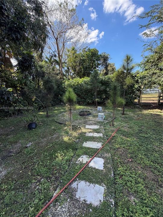 En Venta: $975,000 (4 camas, 2 baños, 2215 Pies cuadrados)