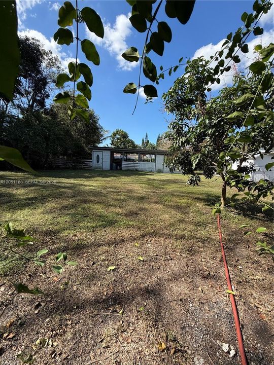 En Venta: $975,000 (4 camas, 2 baños, 2215 Pies cuadrados)
