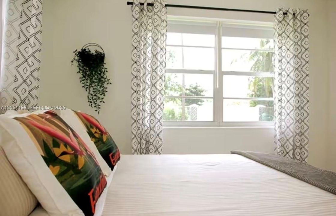 En Venta: $975,000 (4 camas, 2 baños, 2215 Pies cuadrados)
