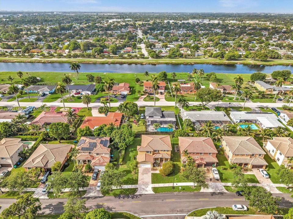 На продажу: $699,000 (4 спален, 2 ванн, 2759 Квадратных фут)