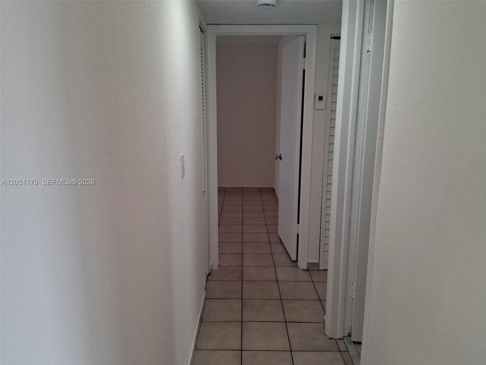For Rent: $2,200 (2 beds, 1 baths, 780 Square Feet)