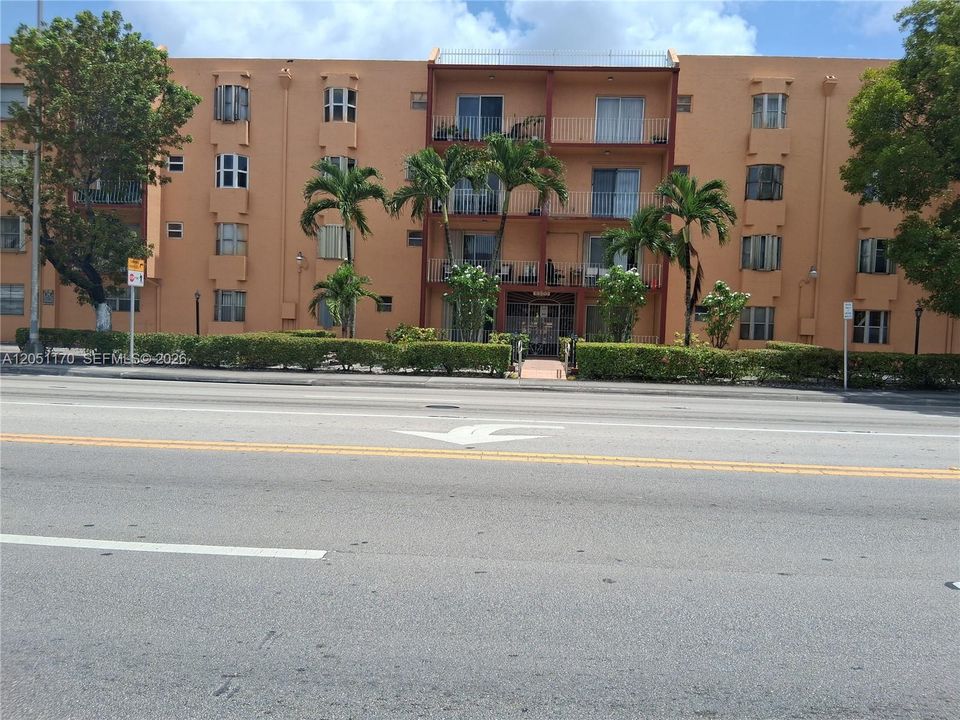 For Rent: $2,200 (2 beds, 1 baths, 780 Square Feet)