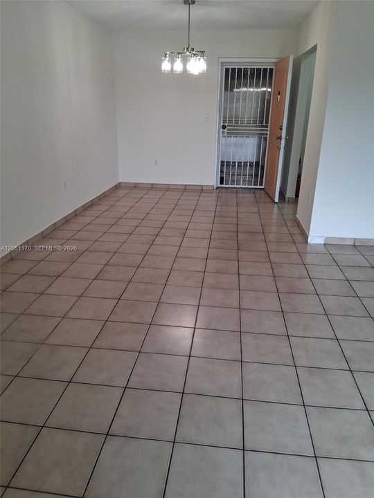 For Rent: $2,200 (2 beds, 1 baths, 780 Square Feet)