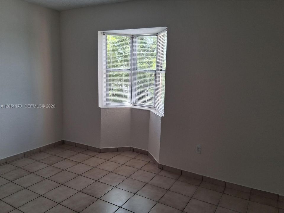 For Rent: $2,200 (2 beds, 1 baths, 780 Square Feet)