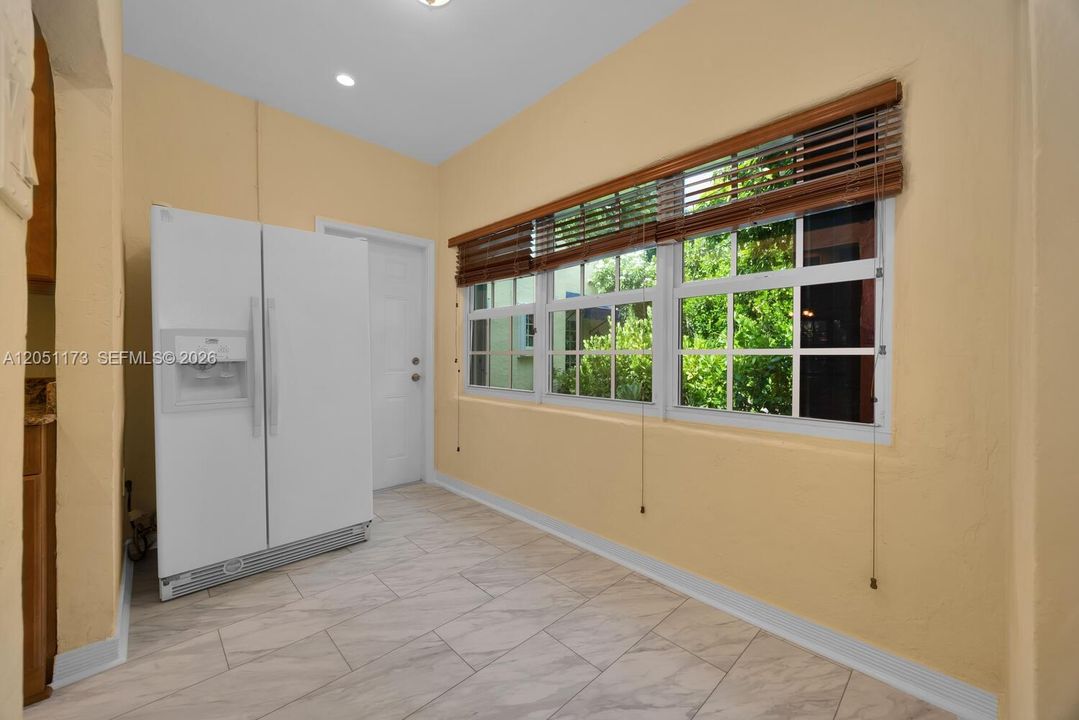 В аренду: $3,250 (2 спален, 1 ванн, 1253 Квадратных фут)