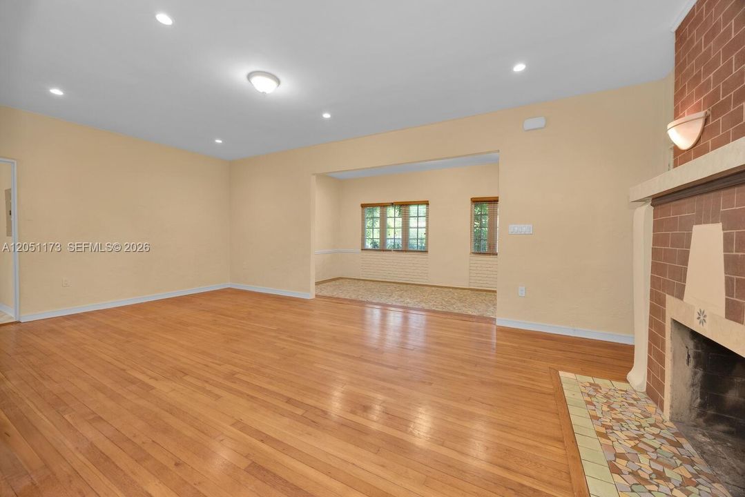 В аренду: $3,250 (2 спален, 1 ванн, 1253 Квадратных фут)