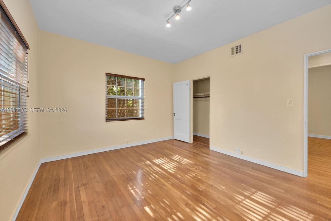 В аренду: $3,250 (2 спален, 1 ванн, 1253 Квадратных фут)