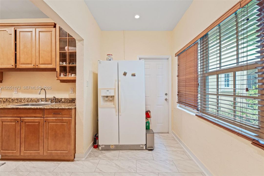 В аренду: $3,250 (2 спален, 1 ванн, 1253 Квадратных фут)