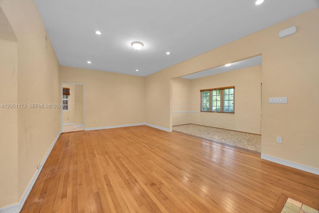 В аренду: $3,250 (2 спален, 1 ванн, 1253 Квадратных фут)