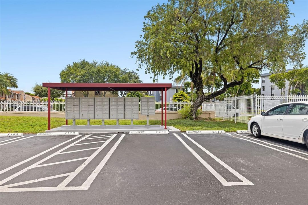 For Sale: $285,000 (2 beds, 2 baths, 1050 Square Feet)