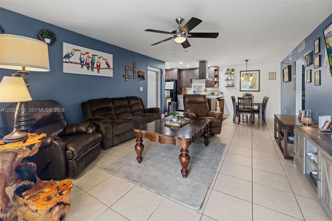 For Sale: $285,000 (2 beds, 2 baths, 1050 Square Feet)