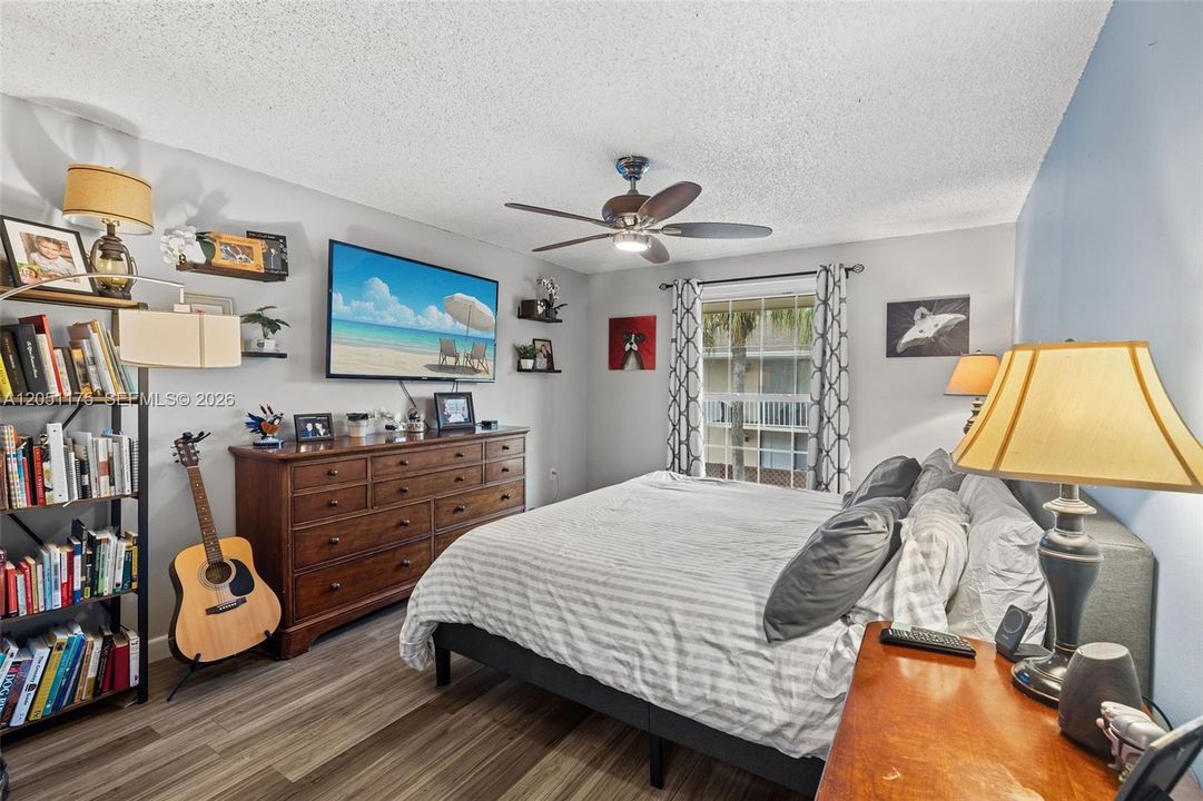 For Sale: $285,000 (2 beds, 2 baths, 1050 Square Feet)