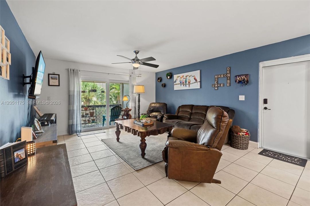 For Sale: $285,000 (2 beds, 2 baths, 1050 Square Feet)