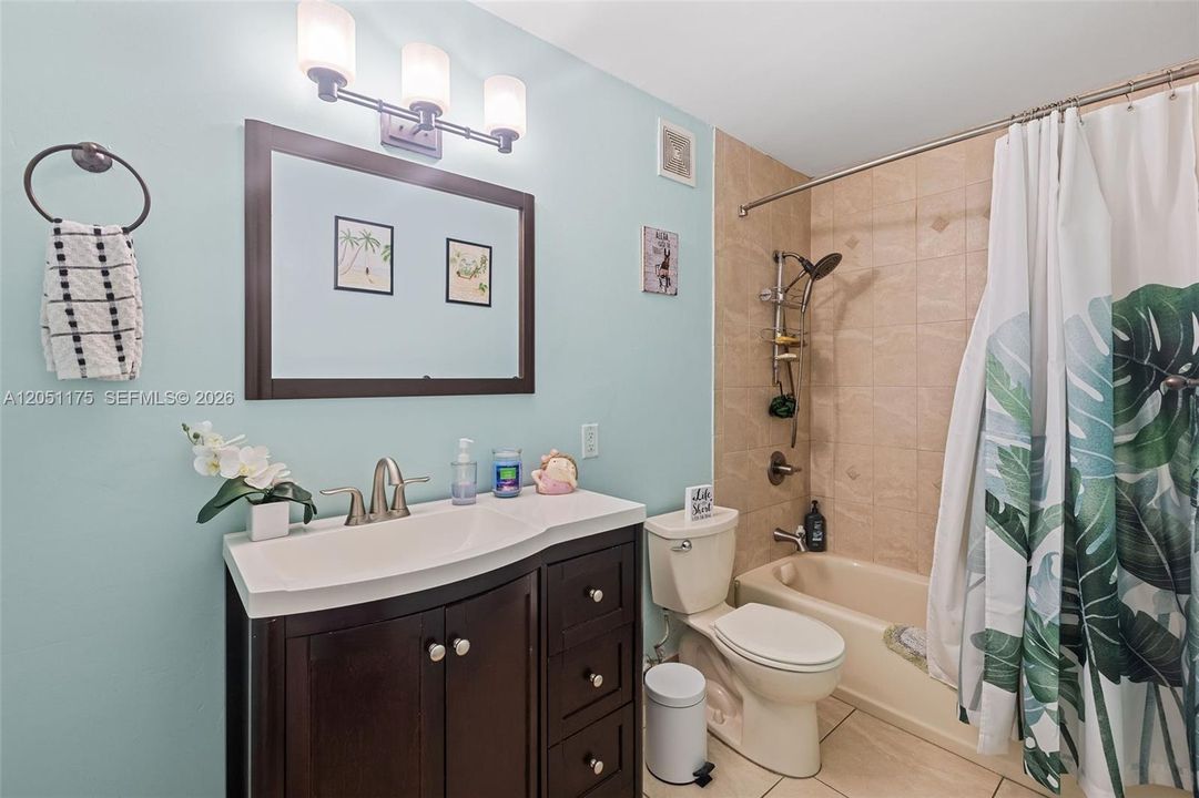 For Sale: $285,000 (2 beds, 2 baths, 1050 Square Feet)