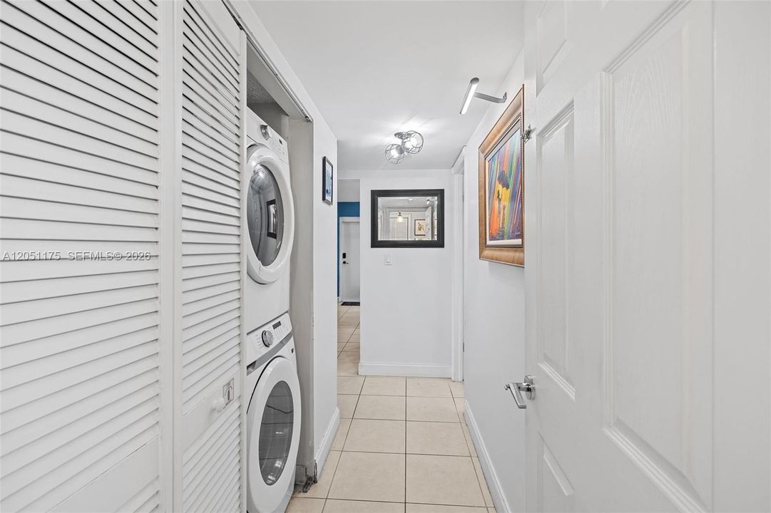 For Sale: $285,000 (2 beds, 2 baths, 1050 Square Feet)