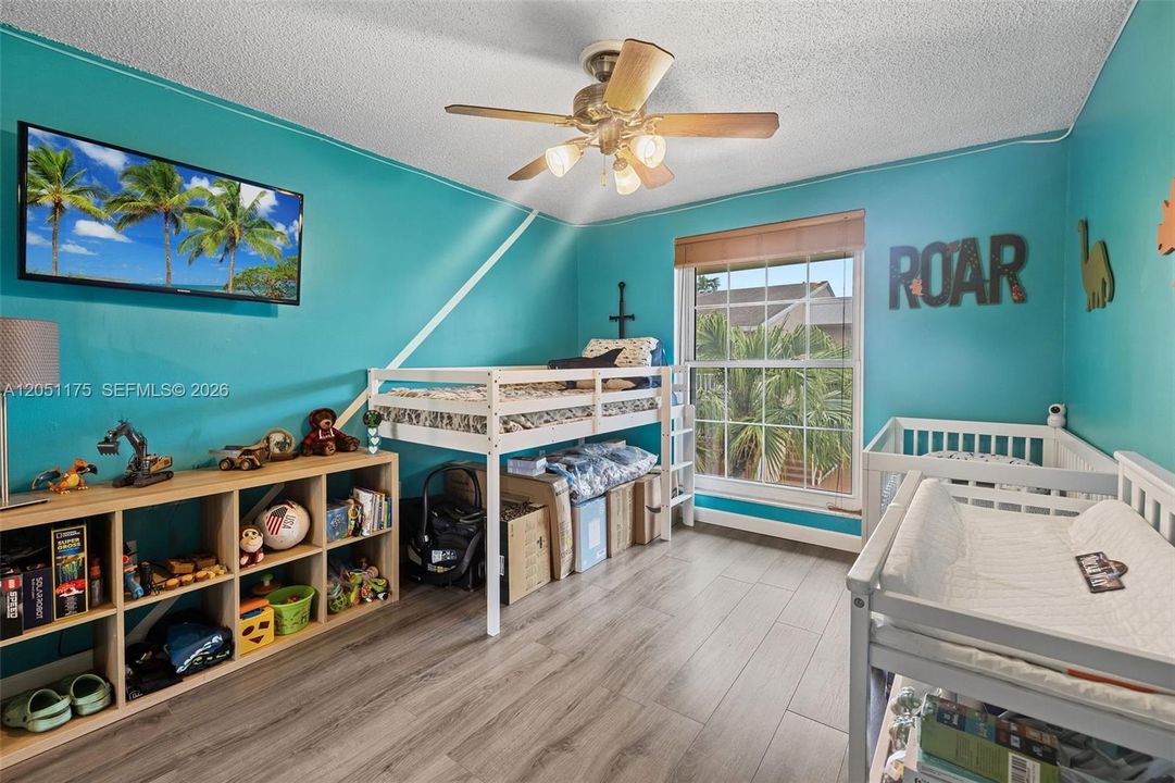 For Sale: $285,000 (2 beds, 2 baths, 1050 Square Feet)