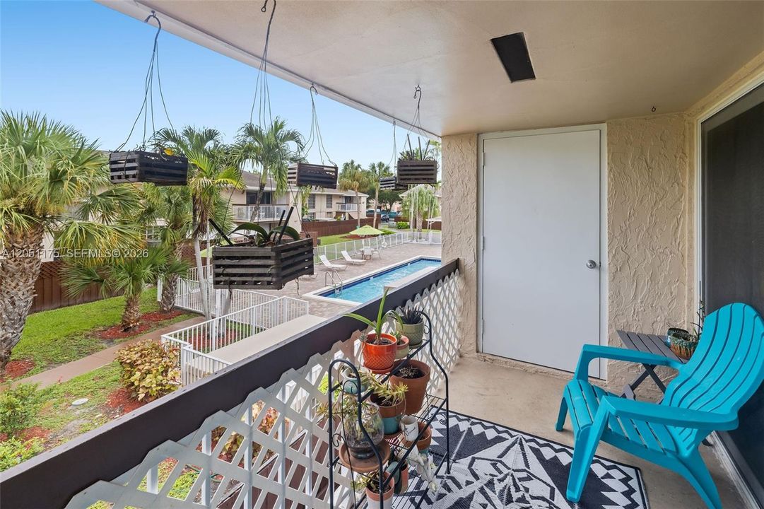 For Sale: $285,000 (2 beds, 2 baths, 1050 Square Feet)
