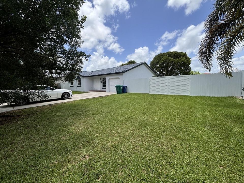 Active With Contract: $797,999 (4 beds, 2 baths, 1633 Square Feet)