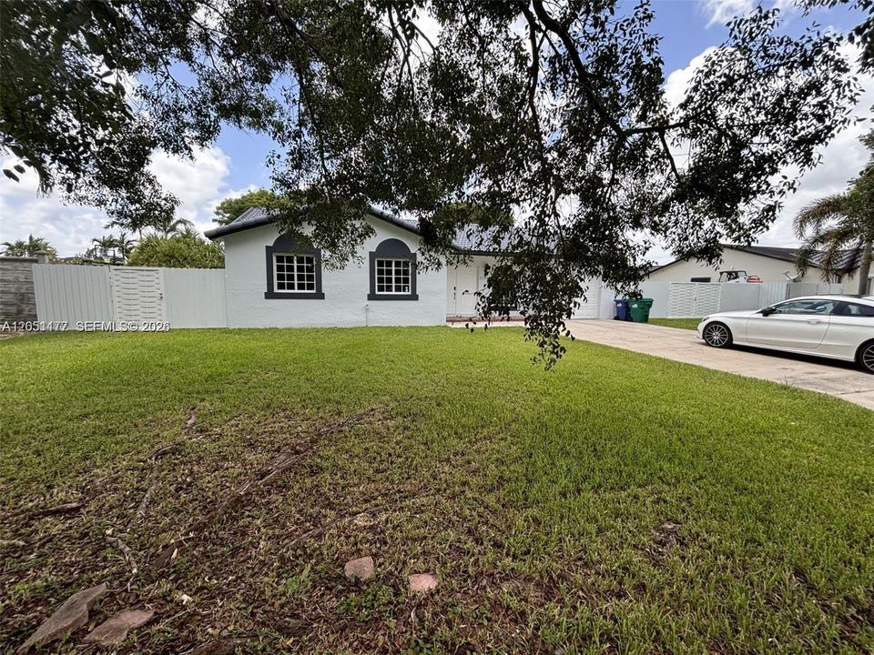 Active With Contract: $797,999 (4 beds, 2 baths, 1633 Square Feet)
