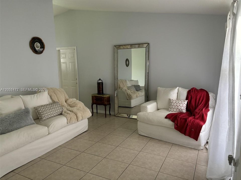 Active With Contract: $797,999 (4 beds, 2 baths, 1633 Square Feet)