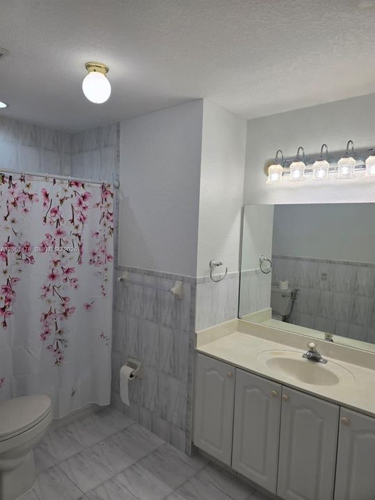 For Rent: $3,200 (3 beds, 2 baths, 1200 Square Feet)