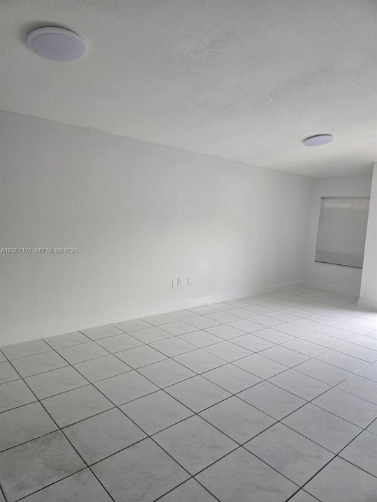 For Rent: $3,200 (3 beds, 2 baths, 1200 Square Feet)